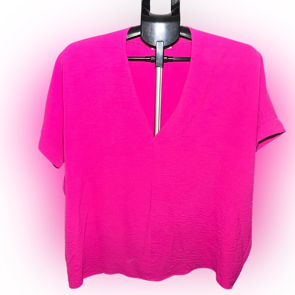 JODIFL Fuchsia V-Neck Short Sleeve Top